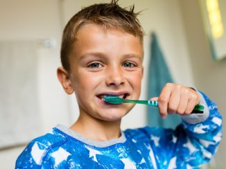 Fehler beim Zähneputzen mit Kindern