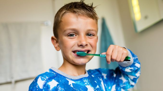 Fehler beim Zähneputzen mit Kindern